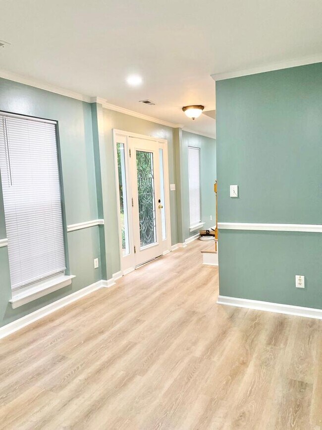 Building Photo - 10654 S Hall Dr