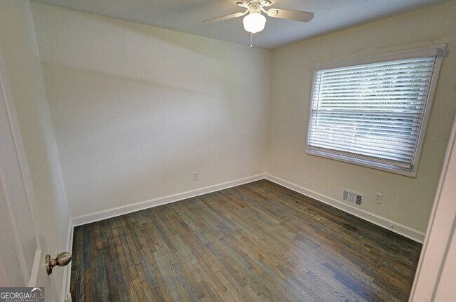 Building Photo - 4985 Crowe Dr SE
