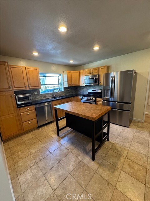 Building Photo - 2306 Ruhland Ave