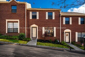 Building Photo - 437 S Gallaher View Rd