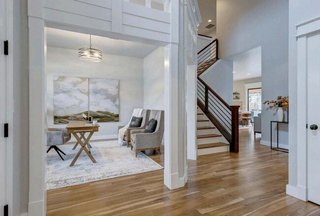 Building Photo - Beautiful home perfect for entertaining