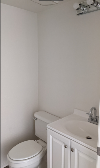 Building Photo - 26935 Lightfoot Dr