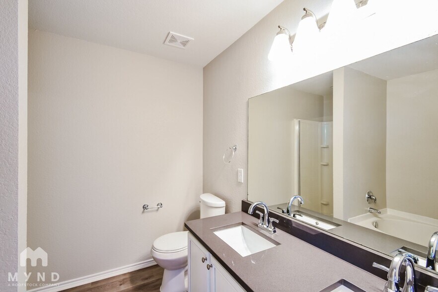Building Photo - 1157 Boxwood Dr