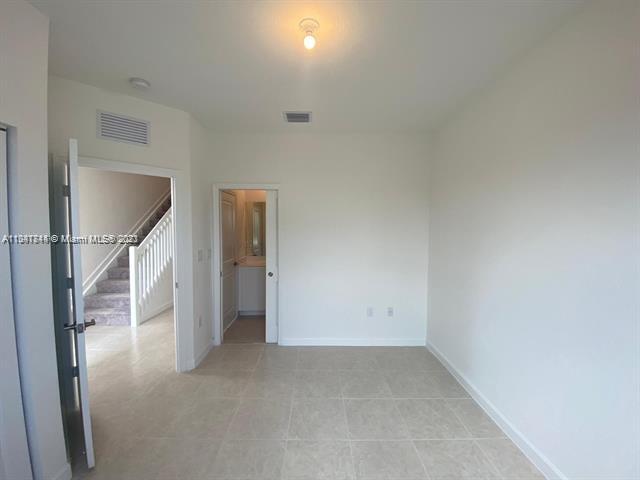 Building Photo - 575 NE 208th Terrace