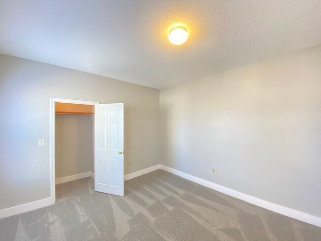 Building Photo - 7 Commercial St