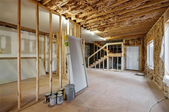 Building Photo - 147 Hutchinson St NE