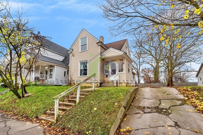 Building Photo - Newly Remodeled 3 Bedroom in MidTown!