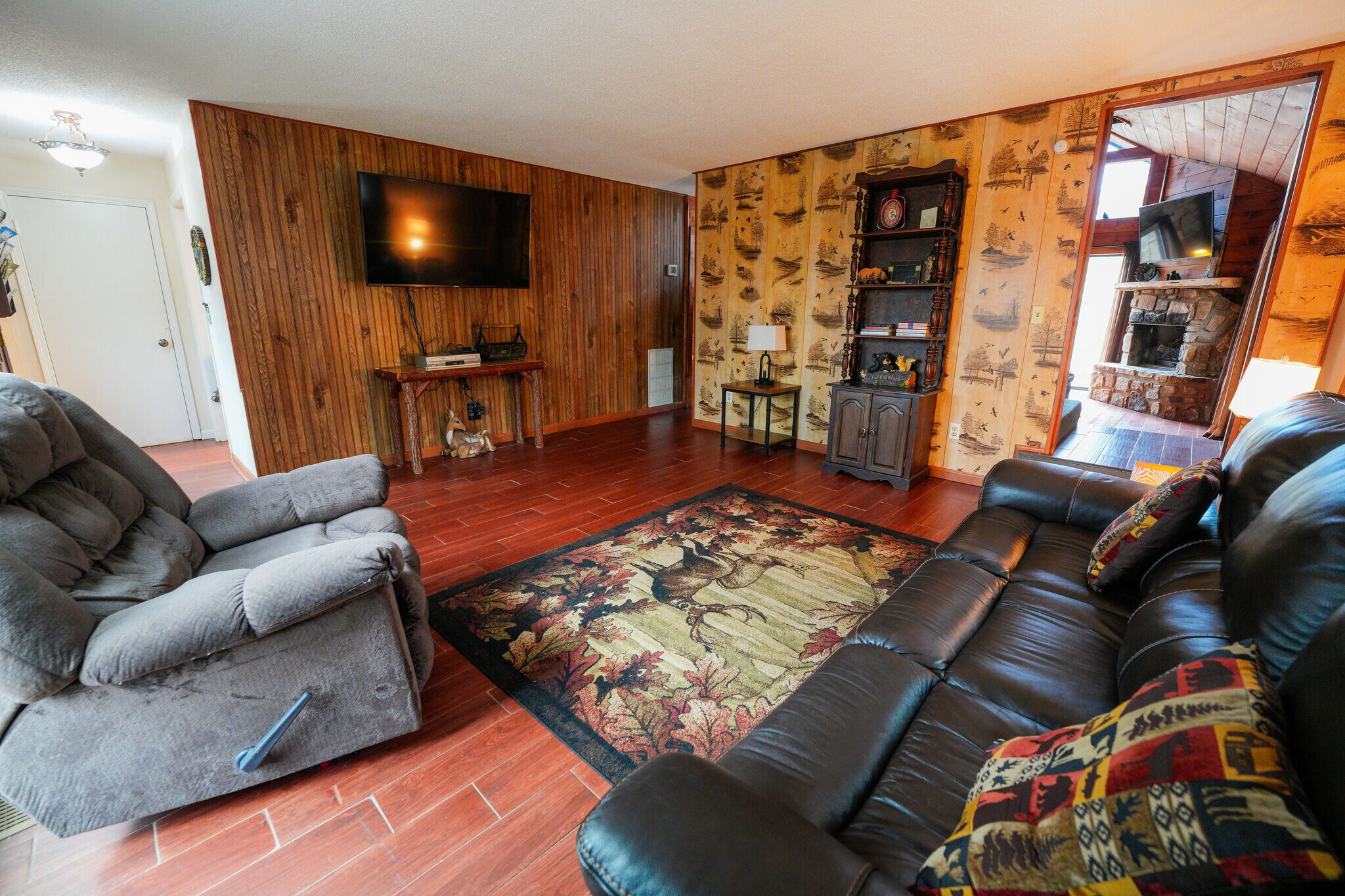 Building Photo - 425 Hemlock Ln