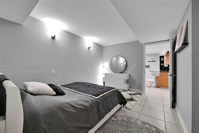 Building Photo - 6039 Collins Ave