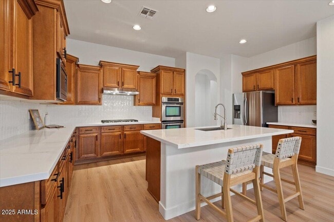 Building Photo - 2025 W Calle Del Sol