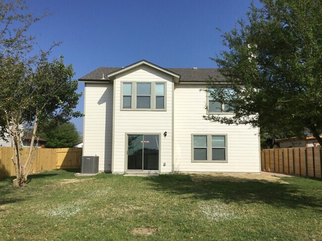 Building Photo - 112 Retama