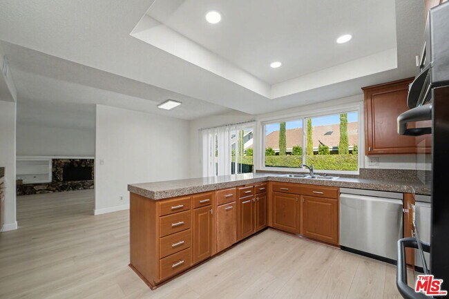 Building Photo - 243 Blanquita Way