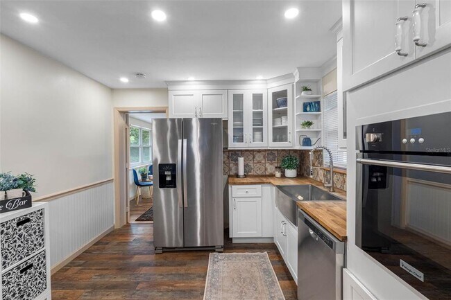 Building Photo - 2201 Park St N