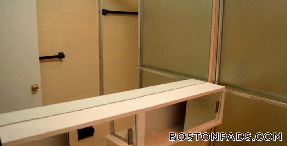 Building Photo - 62 Boylston St