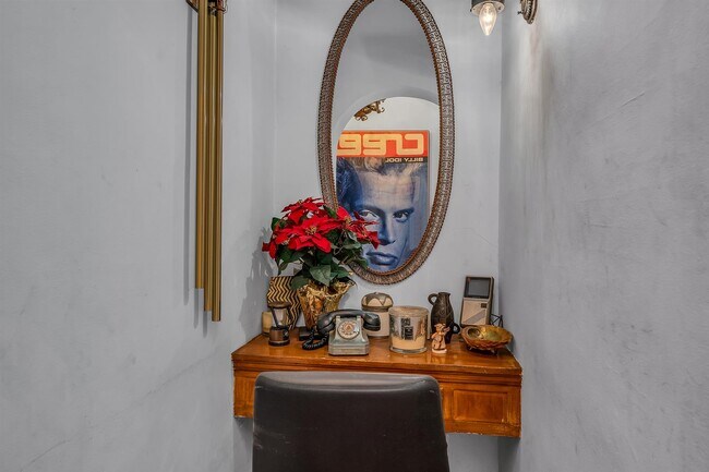Telephone nook - 609 S Highland Ave