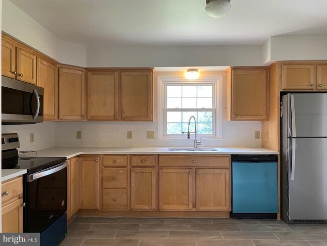 Building Photo - 134 Chapel Hill Dr