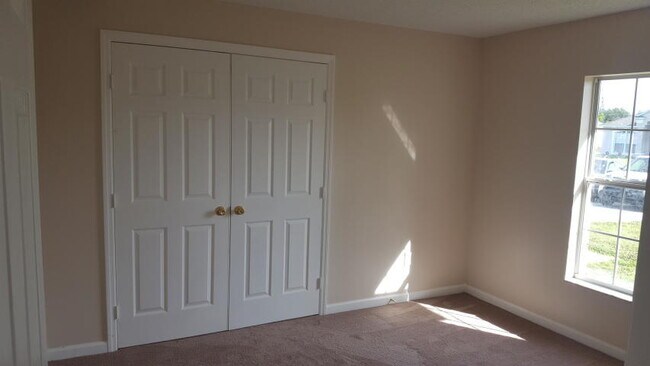 Building Photo - 529 SW Baoy Ave