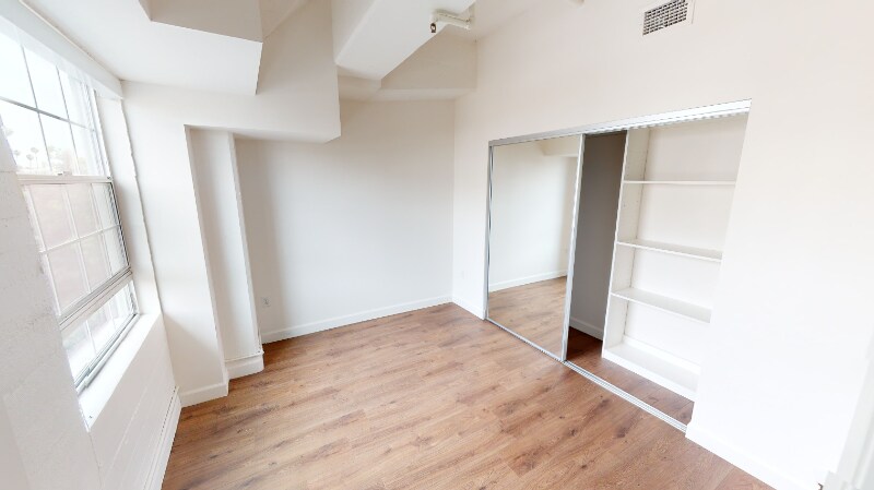 Building Photo - 3550 W 6th St