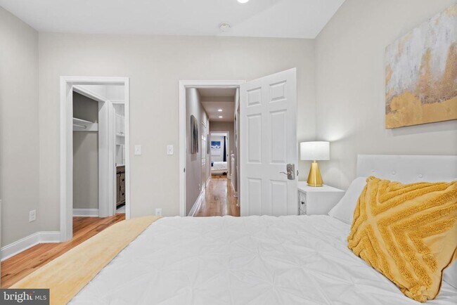 Building Photo - 2219 E Chase St