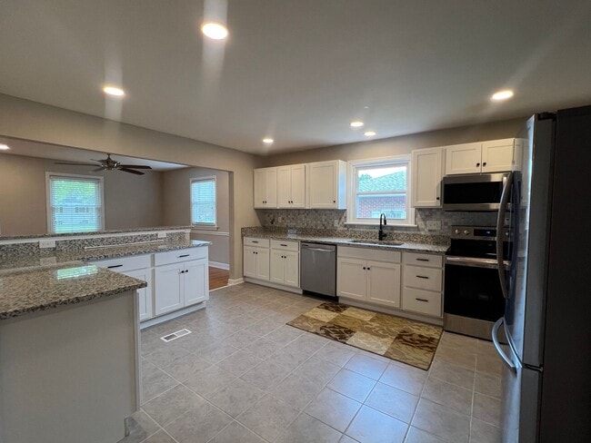 Building Photo - Updated and Spacious ranch in CAMELLIA ACRES