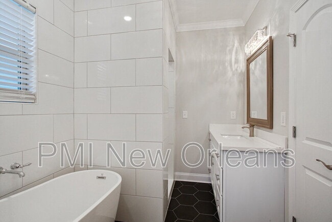 Building Photo - 2232 Bienville St