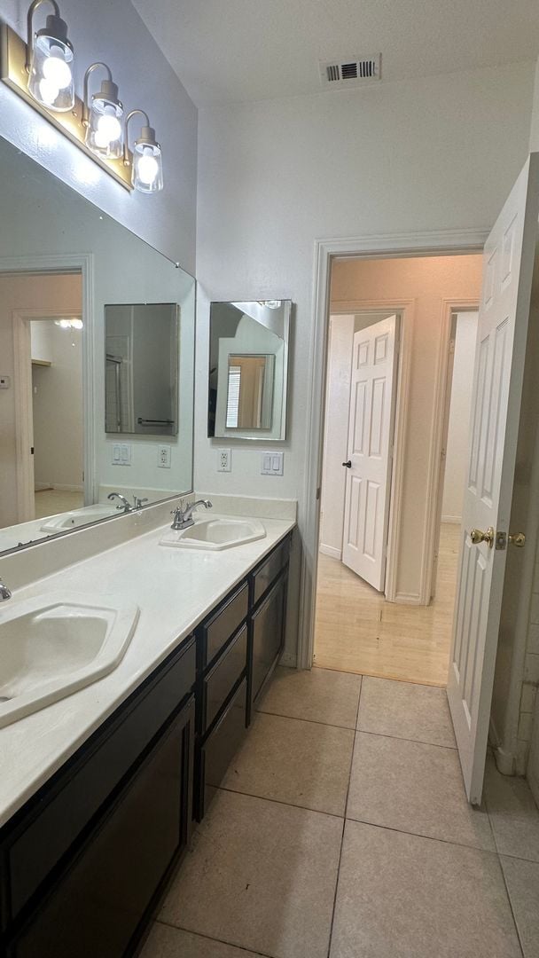 Building Photo - SUMMERLIN HOME WITH 5 BEDROOMS (INCLUDE SOME UTILITIES)