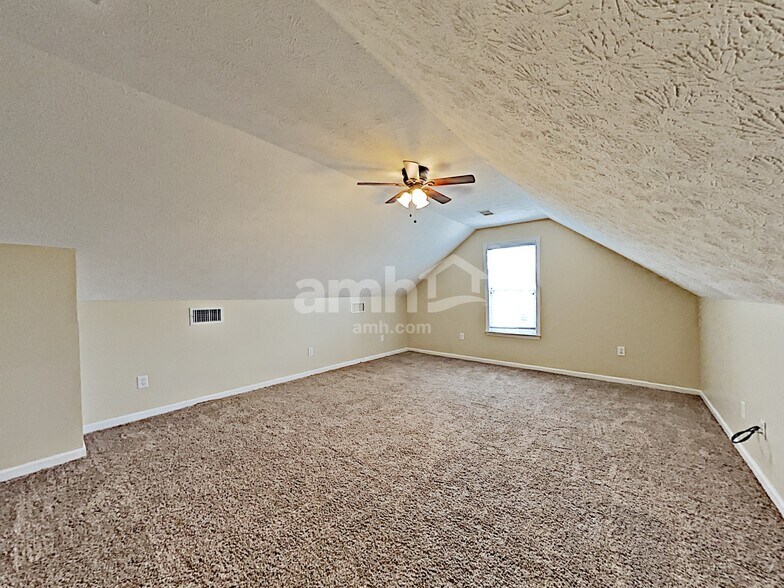 Building Photo - 201 Fox Hunt Ln
