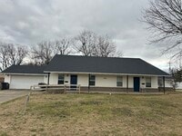 Building Photo - 807 Maple Dr