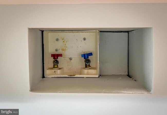 Building Photo - 6746 Linmore Ave