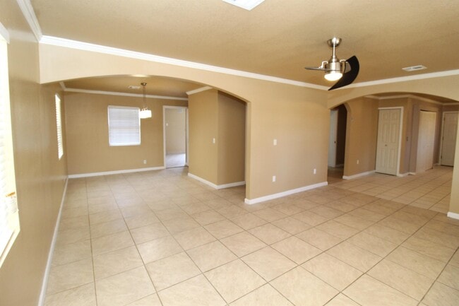 Building Photo - 709 N 12th Pl