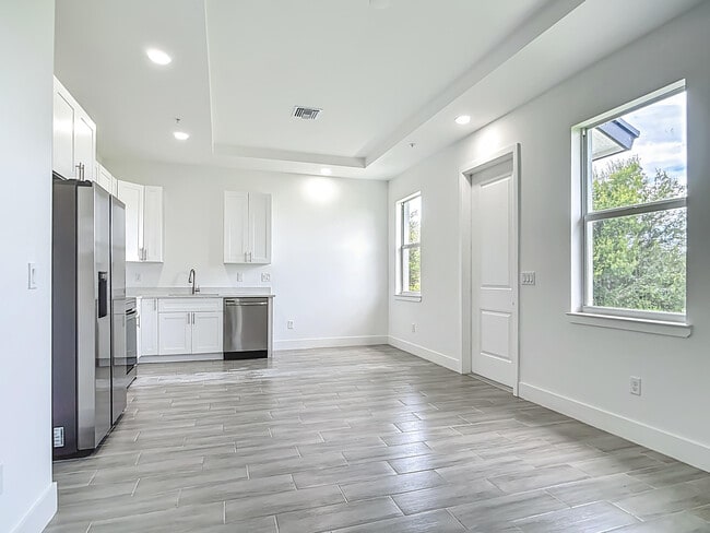 Building Photo - 260 West Dr