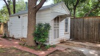 Building Photo - PRE-LEASING FOR September! Quiet Quaint Pr...
