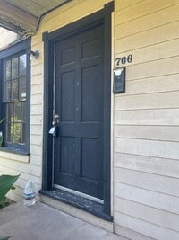 Building Photo - 706 Carrollton St