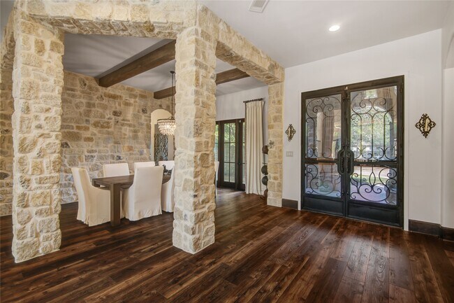 Building Photo - 10 Sullivans Ln
