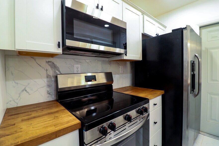 Building Photo - 1205 E 53rd St