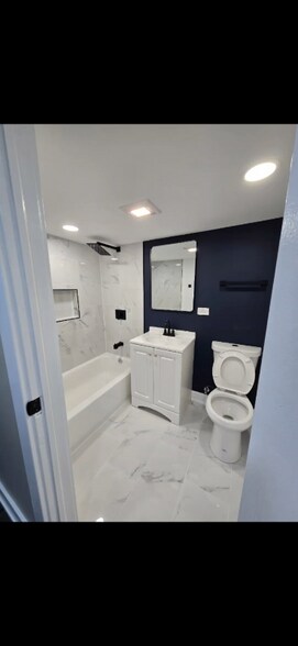 Building Photo - 1525 S 60th Ct