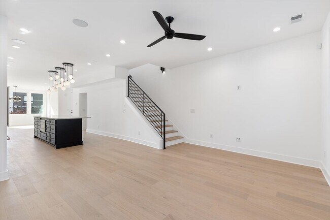 Building Photo - 766 Alloway St