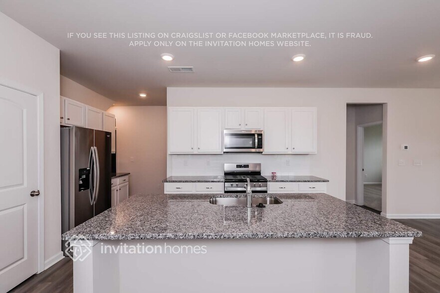 Building Photo - 4014 Weddington Pointe Dr