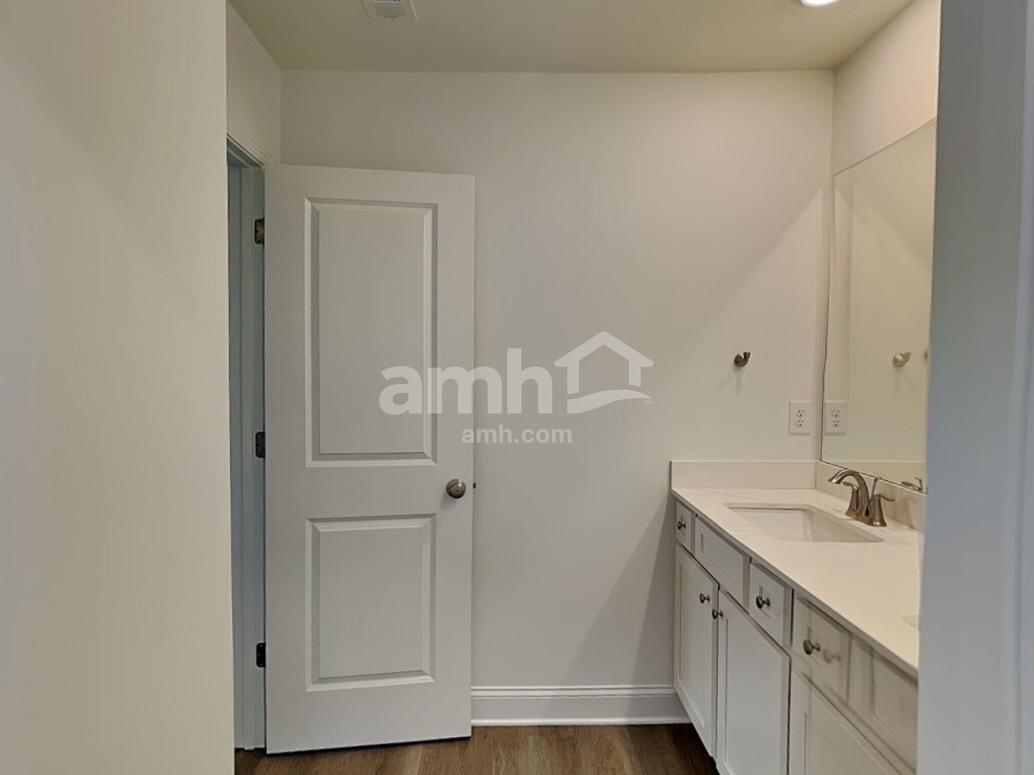 Building Photo - 380 Pointe Dr