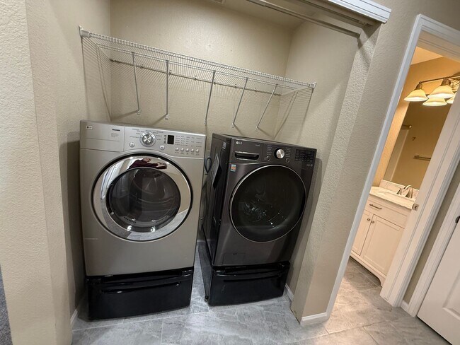 Building Photo - Modern 3-Bedroom Home with Stylish Upgrades