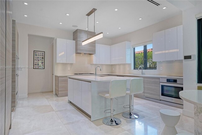 Building Photo - 3747 Prairie Ave