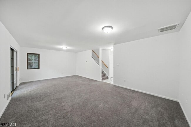 Building Photo - 31 Hickory Ln