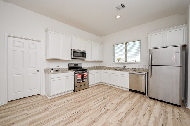 Building Photo - 12503 Highgrove Springs Dr