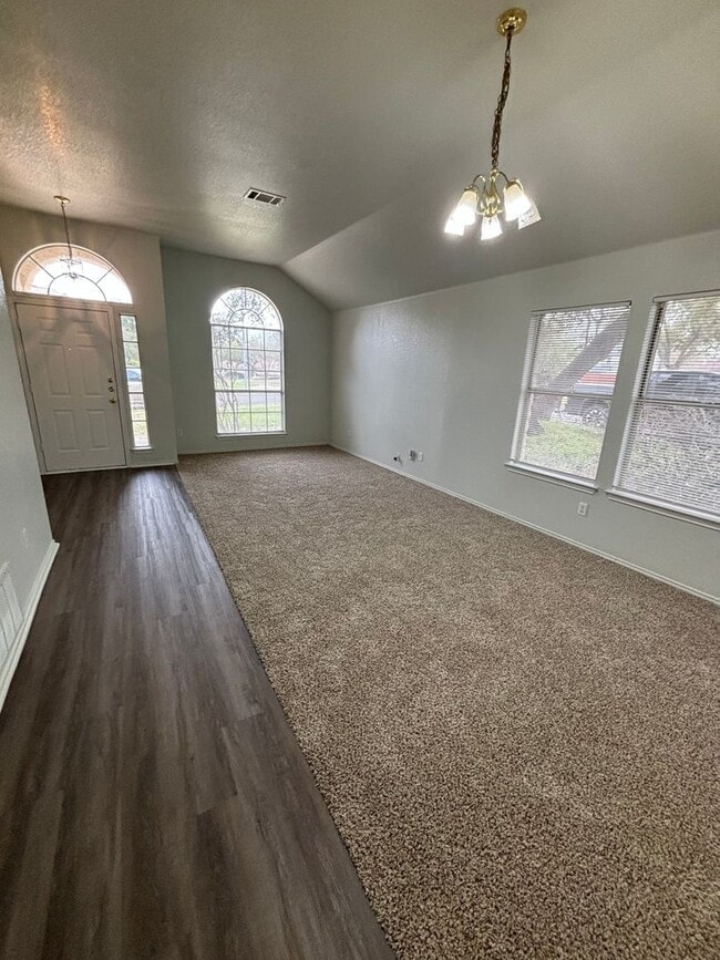 Building Photo - PRELEASING FOR MID JULY! 3 Bedroom 2 bath in the heart of South Austin