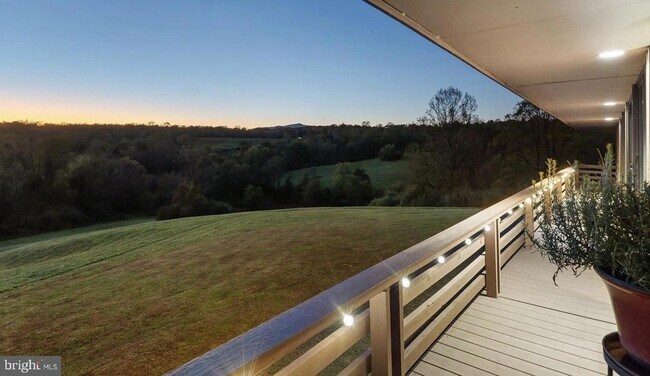 Building Photo - 72 Jordans Rd