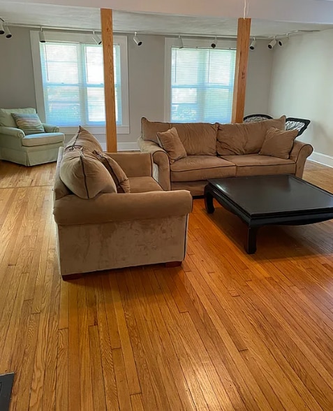 Building Photo - 860 Lancaster Ave