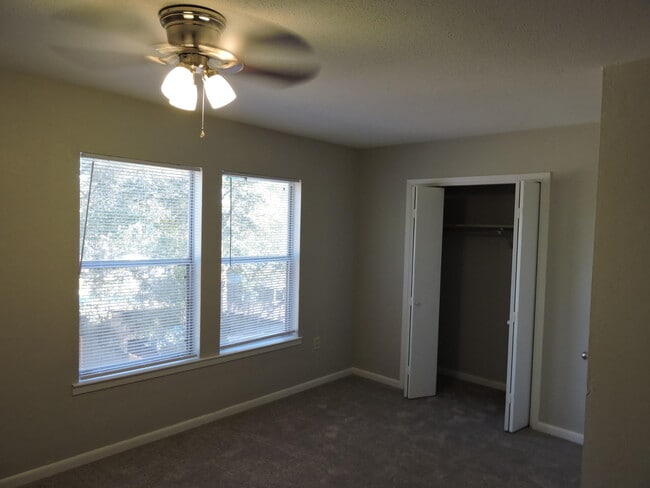 Building Photo - 103 Hampton Dr