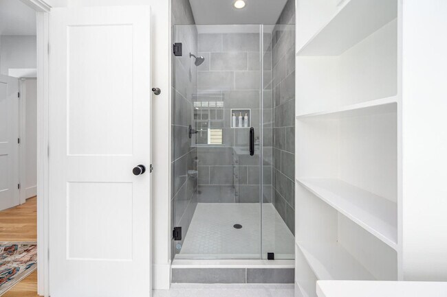 Building Photo - 2019 James St