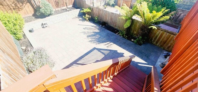 Building Photo - SPACIOUS PARKSIDE SINGLE-FAMILY HOME WITH ENCLOSED PATIO — AVAILABLE NOW!