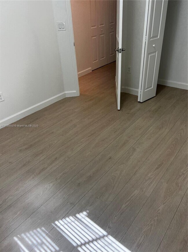 Building Photo - 152 SE 37th Ter